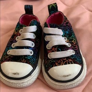 Converse . Size 2. GUC. Peace